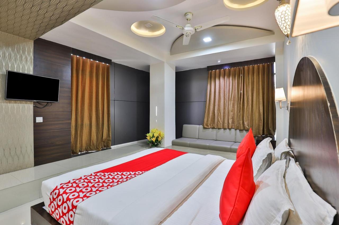 Collection O 7557 Hotel Shiv Kunj Exotica Naroda Exterior foto