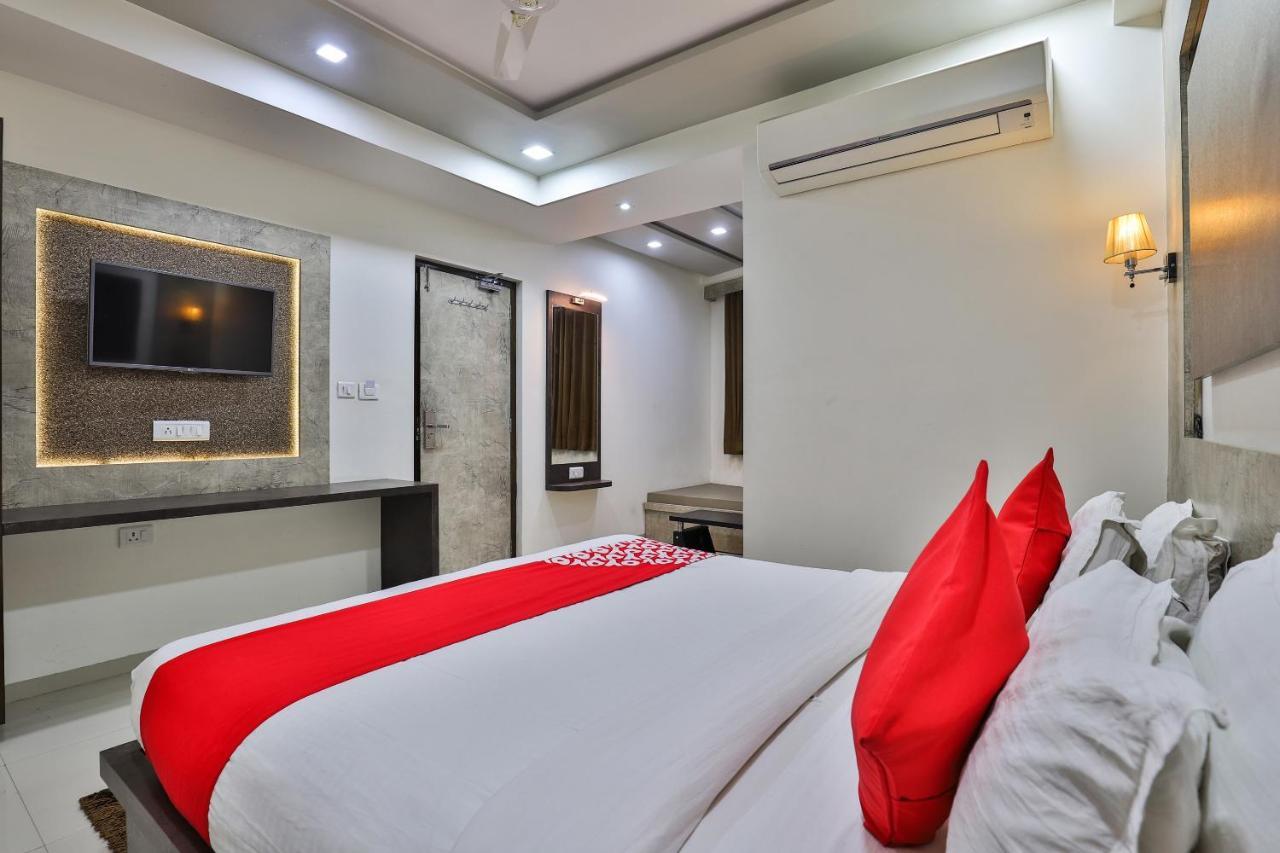 Collection O 7557 Hotel Shiv Kunj Exotica Naroda Exterior foto